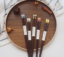 Load image into Gallery viewer, Maneki-neko chopsticks set