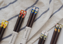 Load image into Gallery viewer, Maneki-neko chopsticks set