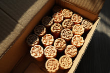 Load image into Gallery viewer, 4pcs Wood Dessert Seal Stamp Set