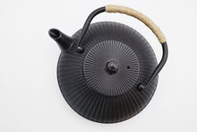 Load image into Gallery viewer, Japanese style cast iron teapot set | Black