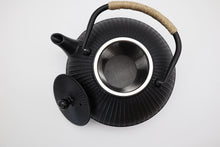 Load image into Gallery viewer, Japanese style cast iron teapot set | Black