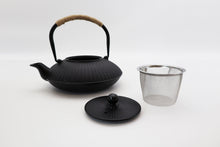 Load image into Gallery viewer, Japanese style cast iron teapot set | Black
