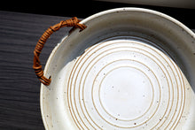 Load image into Gallery viewer, Ceramic fruit tray with Rattan Handle