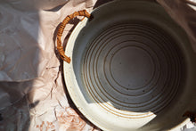 Load image into Gallery viewer, Ceramic fruit tray with Rattan Handle