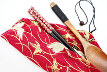 Load image into Gallery viewer, Crane Japanese Wood Chopsticks Set