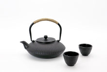 Load image into Gallery viewer, Japanese style cast iron teapot set | Black