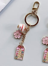Load image into Gallery viewer, Maneki-neko KeyChain