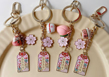 Load image into Gallery viewer, Maneki-neko KeyChain