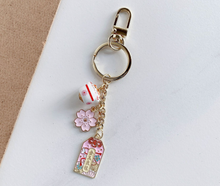 Load image into Gallery viewer, Maneki-neko KeyChain