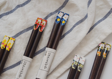 Load image into Gallery viewer, Maneki-neko chopsticks set
