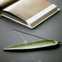 Load image into Gallery viewer, Green bamboo leaf incense stick holder
