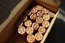 Load image into Gallery viewer, 4pcs Wood Dessert Seal Stamp Set
